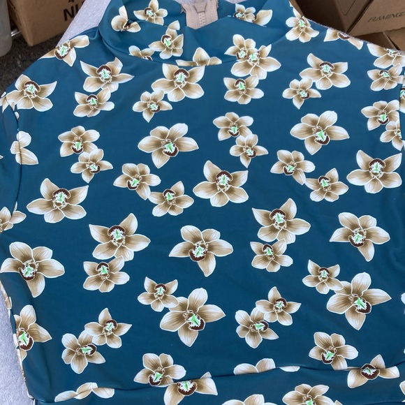 Acacia Tropic swim rashie XL top only - Picture 2 of 4